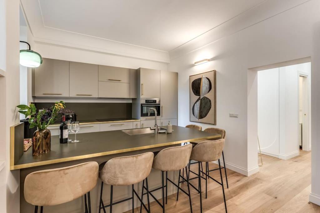 3 Bedroom Via Genova Monti Area Roma