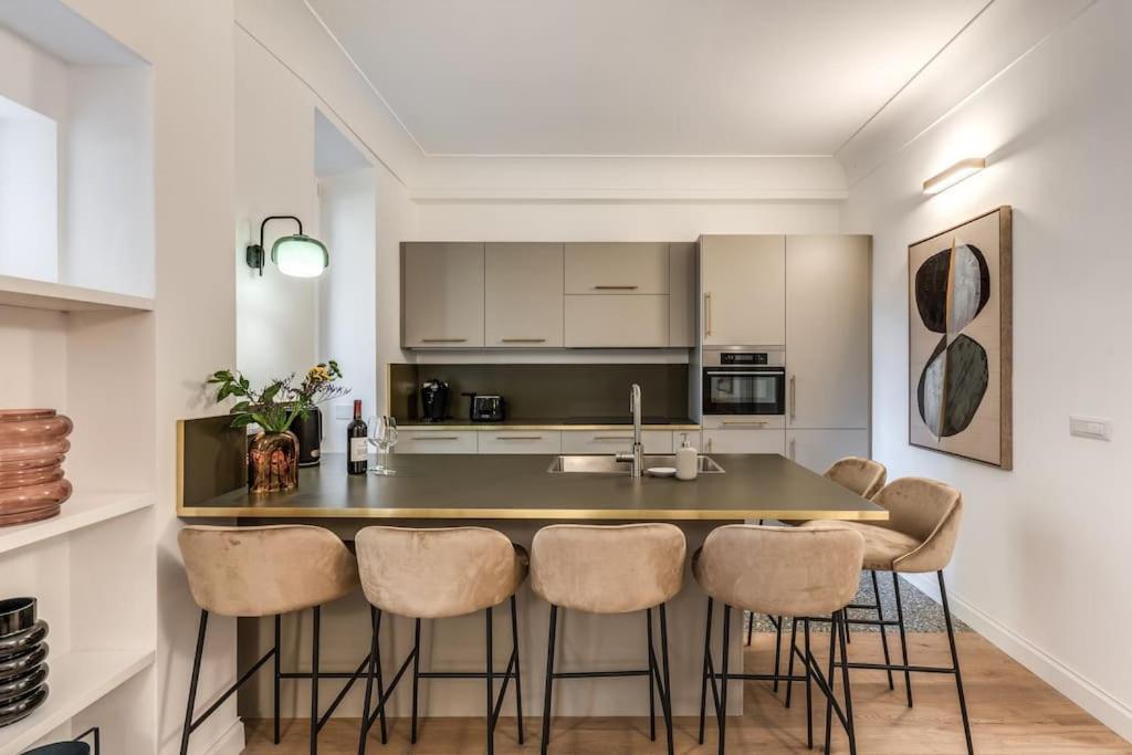 3 Bedroom Via Genova Monti Area Roma