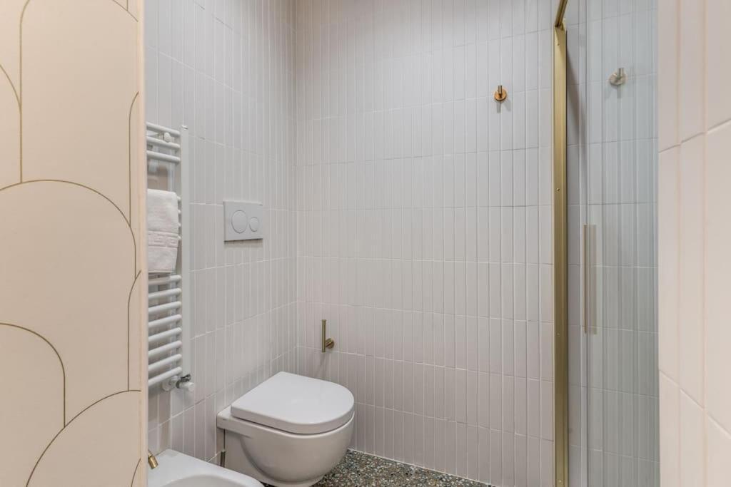 Appartamento 3 Bedroom Via Genova Monti Area