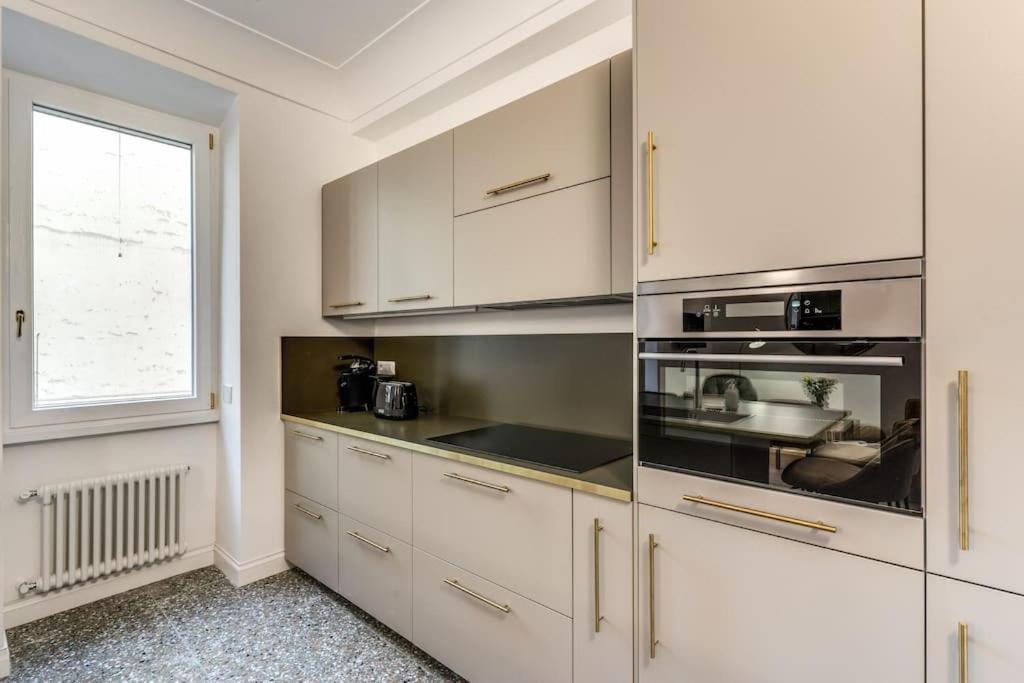 Apartamento 3 Bedroom Via Genova Monti Area *