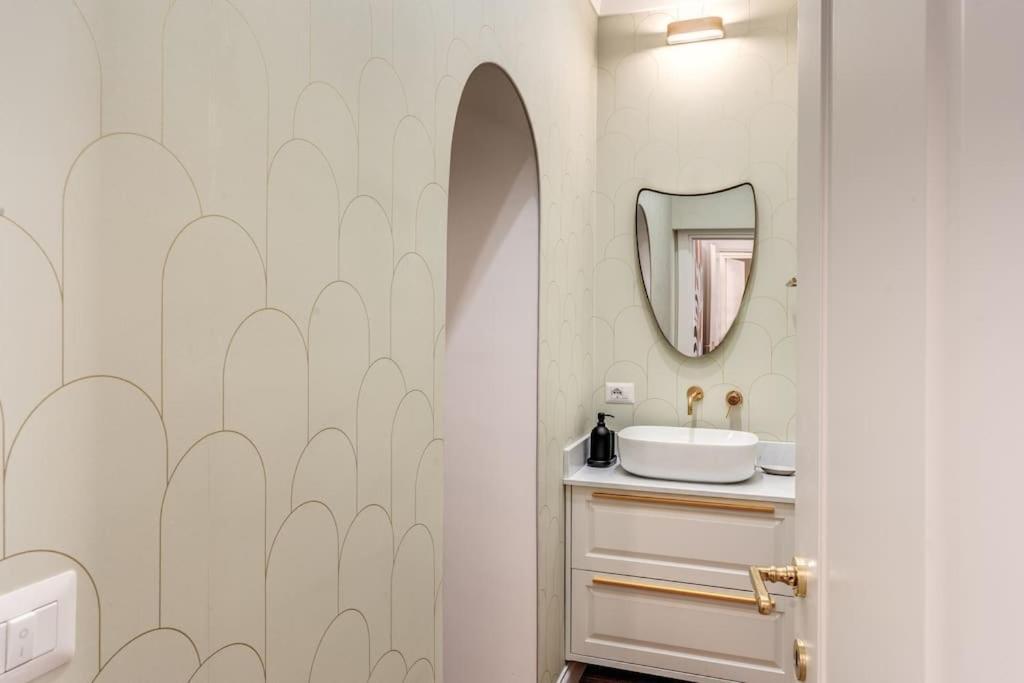 Apartamento 3 Bedroom Via Genova Monti Area *