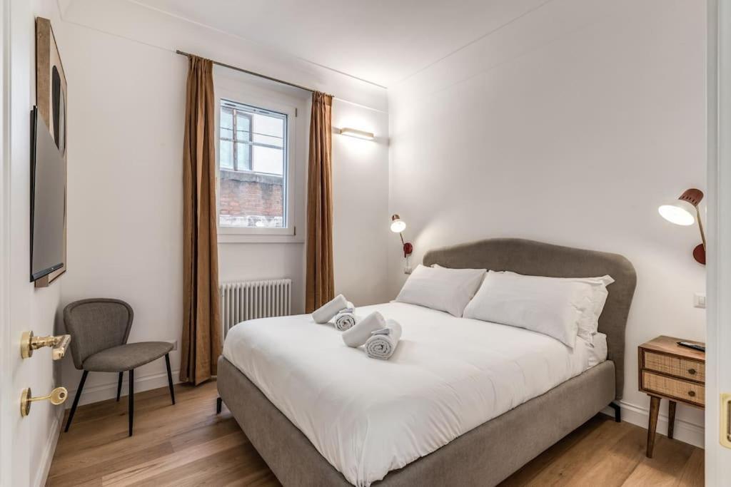 3 Bedroom Via Genova Monti Area Roma
